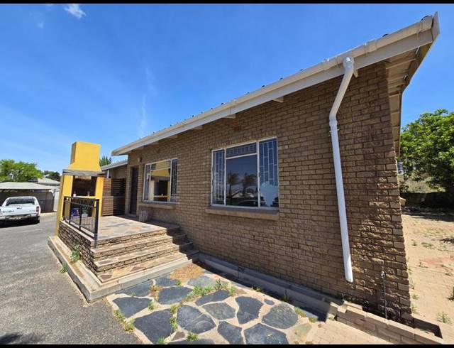 4 BEDROOM HOUSE FOR SALE IN SANDY POINT
